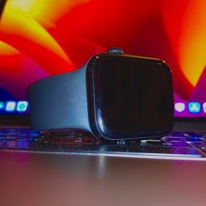 Apple Watch: Series 5 with a 44 mm screen and comes with a charger.